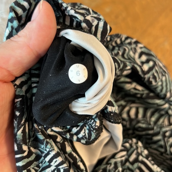 Lululemon leggings - like new - Picture 4 of 5